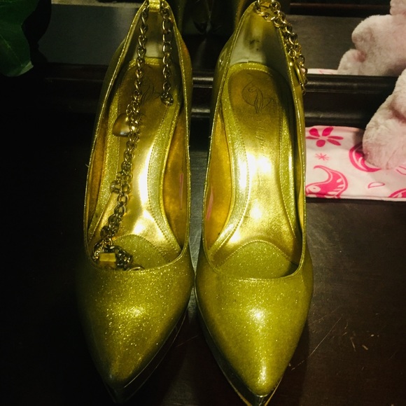 White heels - Picture 3 of 8